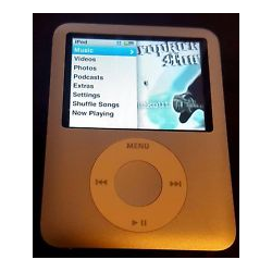 Silver Apple iPod Nano 3rd Generation 4 GB